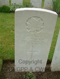 Etaples Military Cemetery - MacHon, Charles John